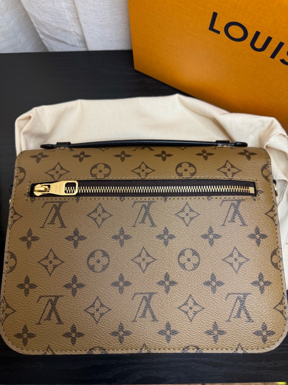 Louis Vuitton Pochette Metis in reverse monogram Crossbody bag - Picture 6 of 15